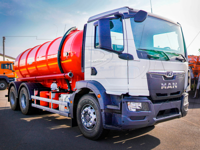 Вакуумний автомобіль КО-503-В-30 на базі MAN